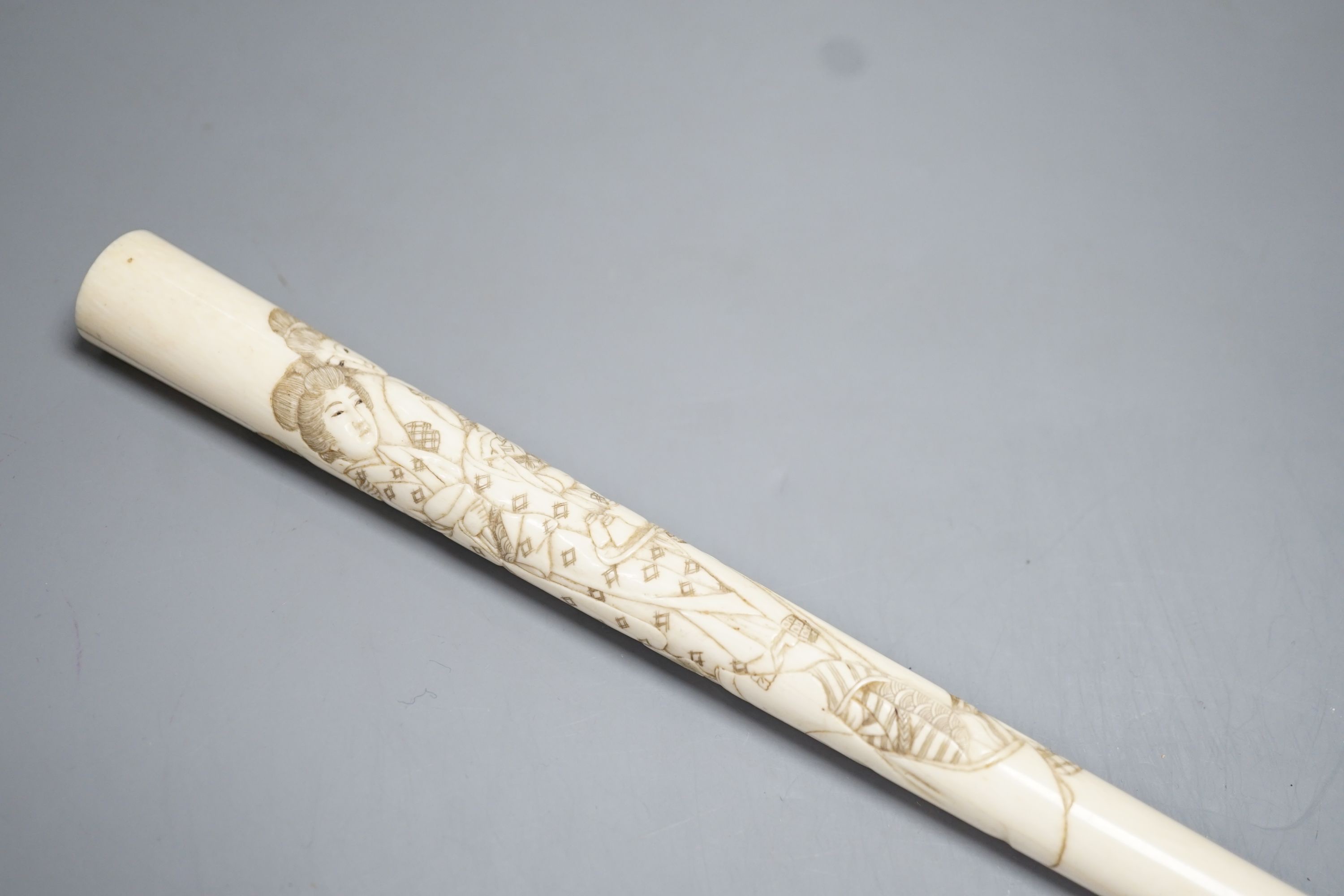 A 19th century Japanese carved ivory parasol handle 24.5cm